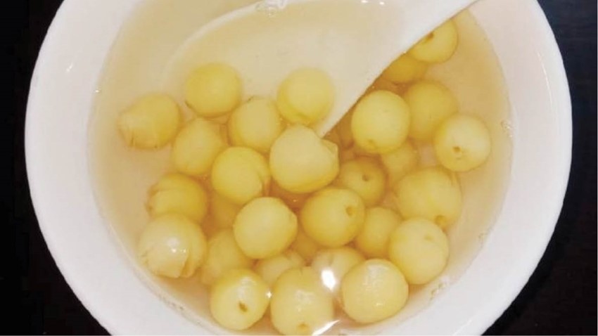 Refined lotus seed sweet soup in Hue