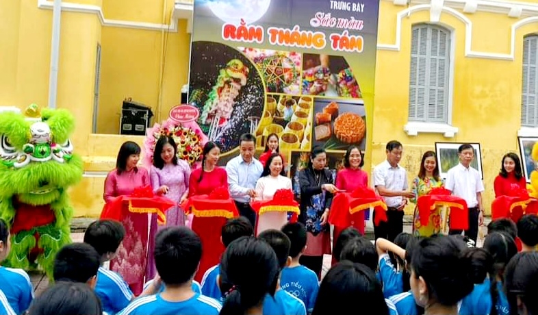 Opening exhibition space themed Colors on the fifteenth day of the eighth lunar month