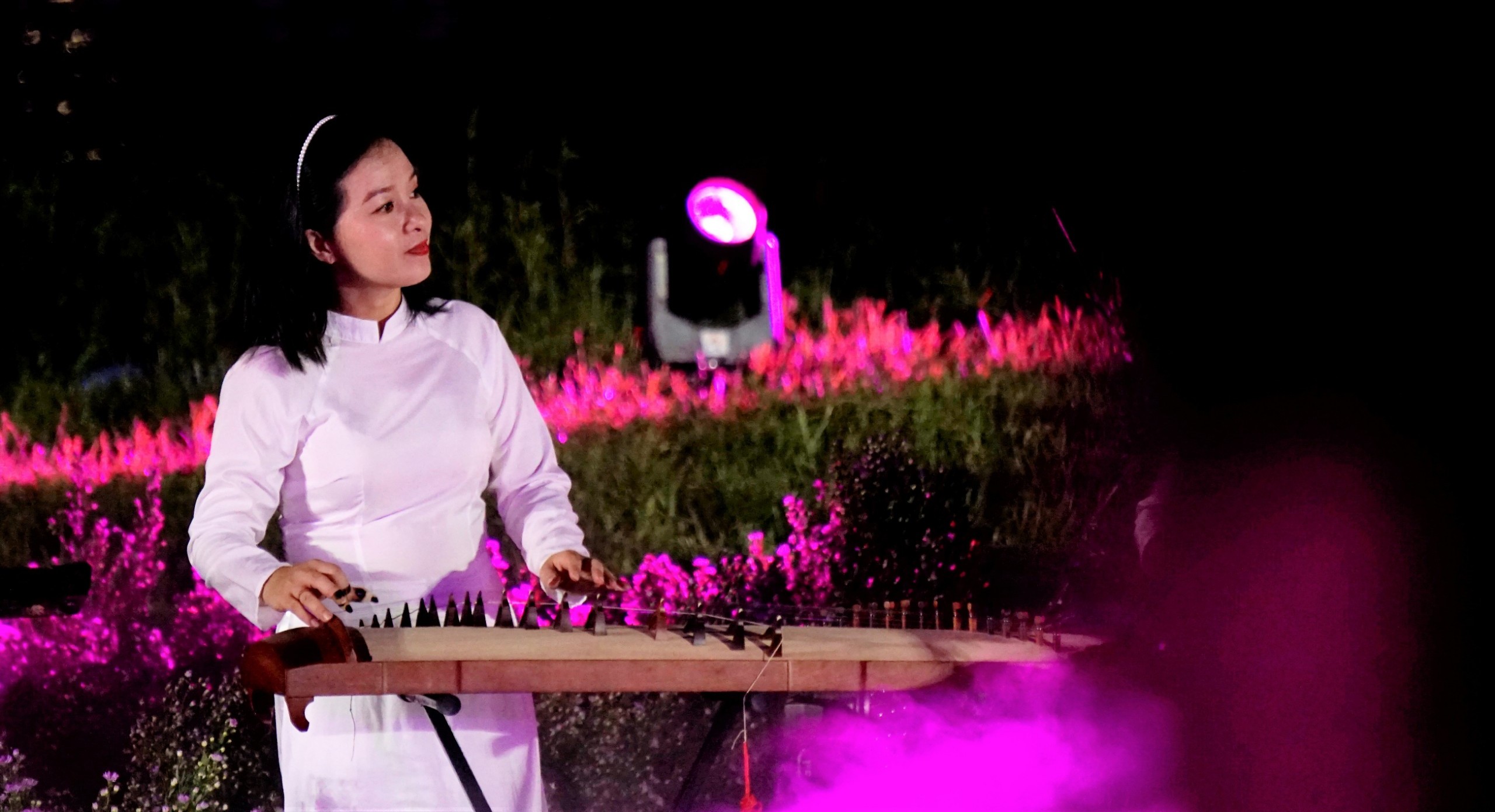 Hopefully, young people further understand and love traditional art value