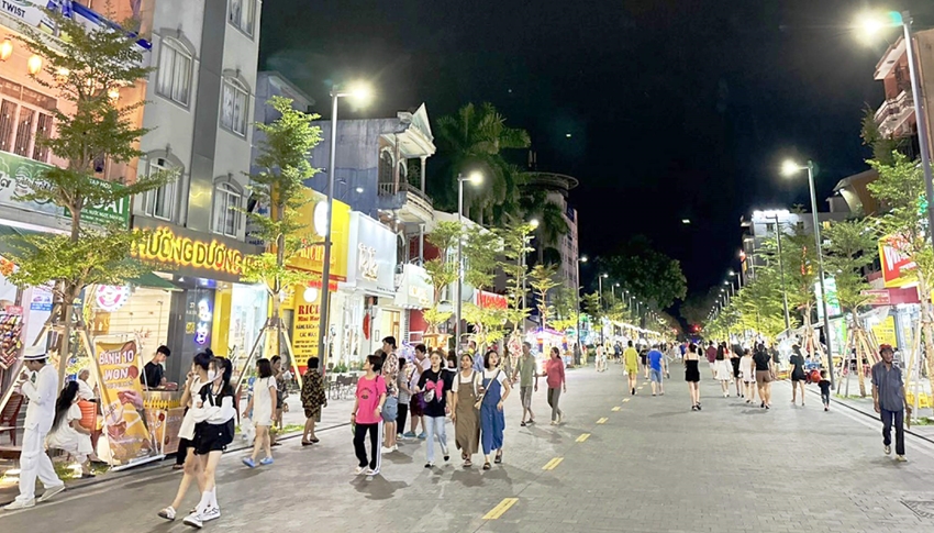 Finding a model for developing night tourism products for Hue