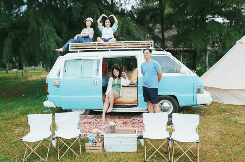 Traveling all around with mobile homes