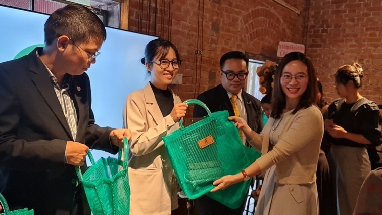 Launching the Hue Green Hub