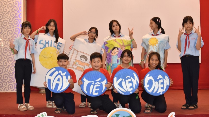 Presentation on Energy innovations  from 5 schools in Hue