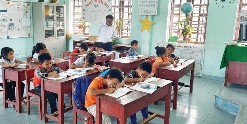 Overcoming difficulties to bring literacy to mountainous areas