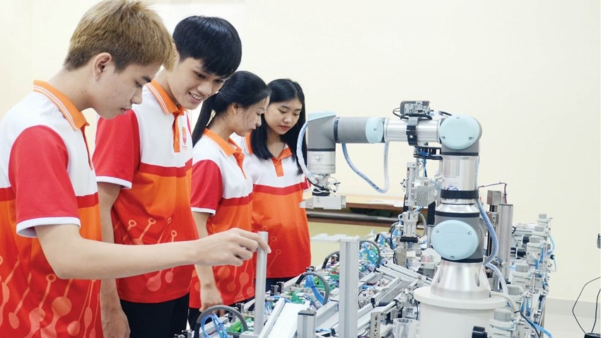 Hue University Changes to Meet the Needs of Society