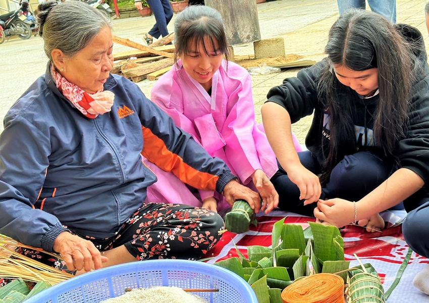 Experiencing the traditional Lunar New Year of Vietnam and South Korea