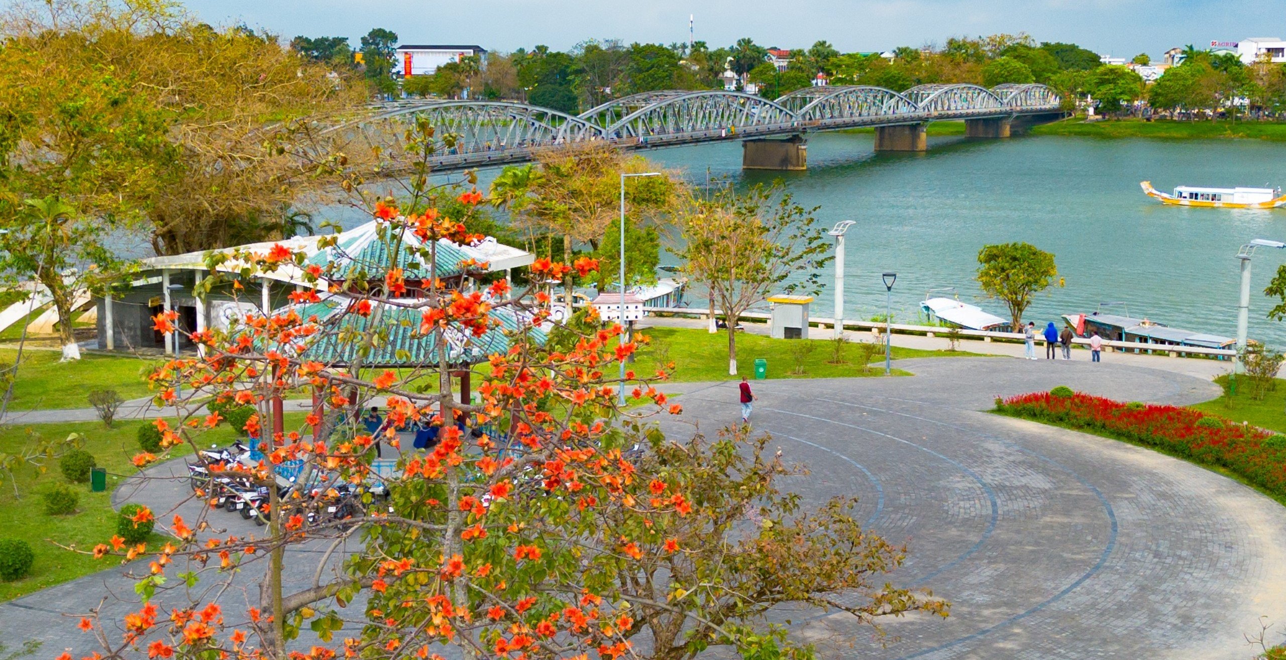 Red silk-cotton flowers season is coming