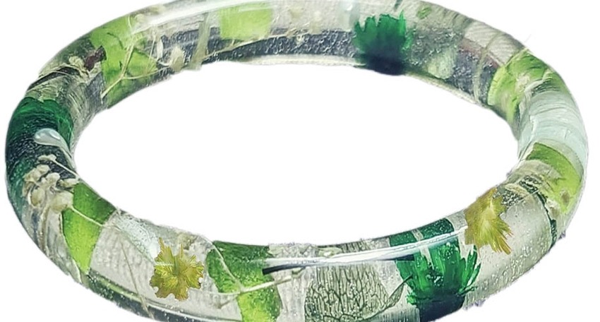 Pure beauty with epoxy resin bracelets