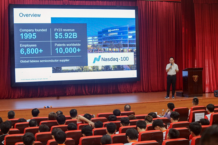 Enterprises to support Hue University in semiconductor training