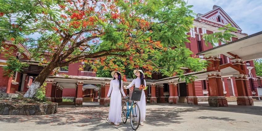 Finding myself again in Ao dai