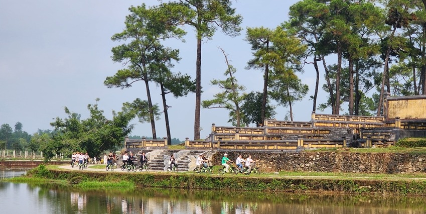 Twenty GCOO electric bikes delivered and put into operation at Gia Long Mausoleum