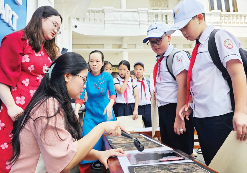 Visiting museums for a better love to traditional culture