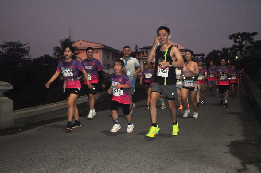 Spreading VnExpress Marathon Imperial Hue 2024