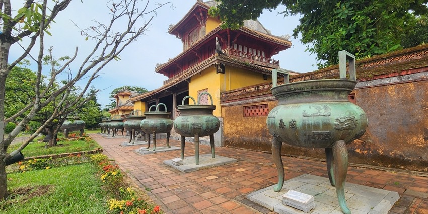 The bronze castings on the Nine Dynastic Urns are registered as a World Documentary Heritage
