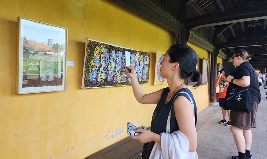 “Artistic inspiration from royal patterns”