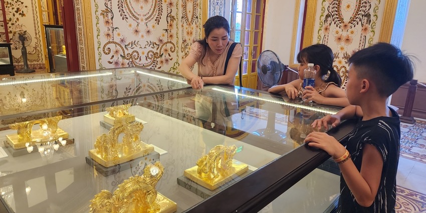 “Dragon symbol through Tran Do’s pottery”