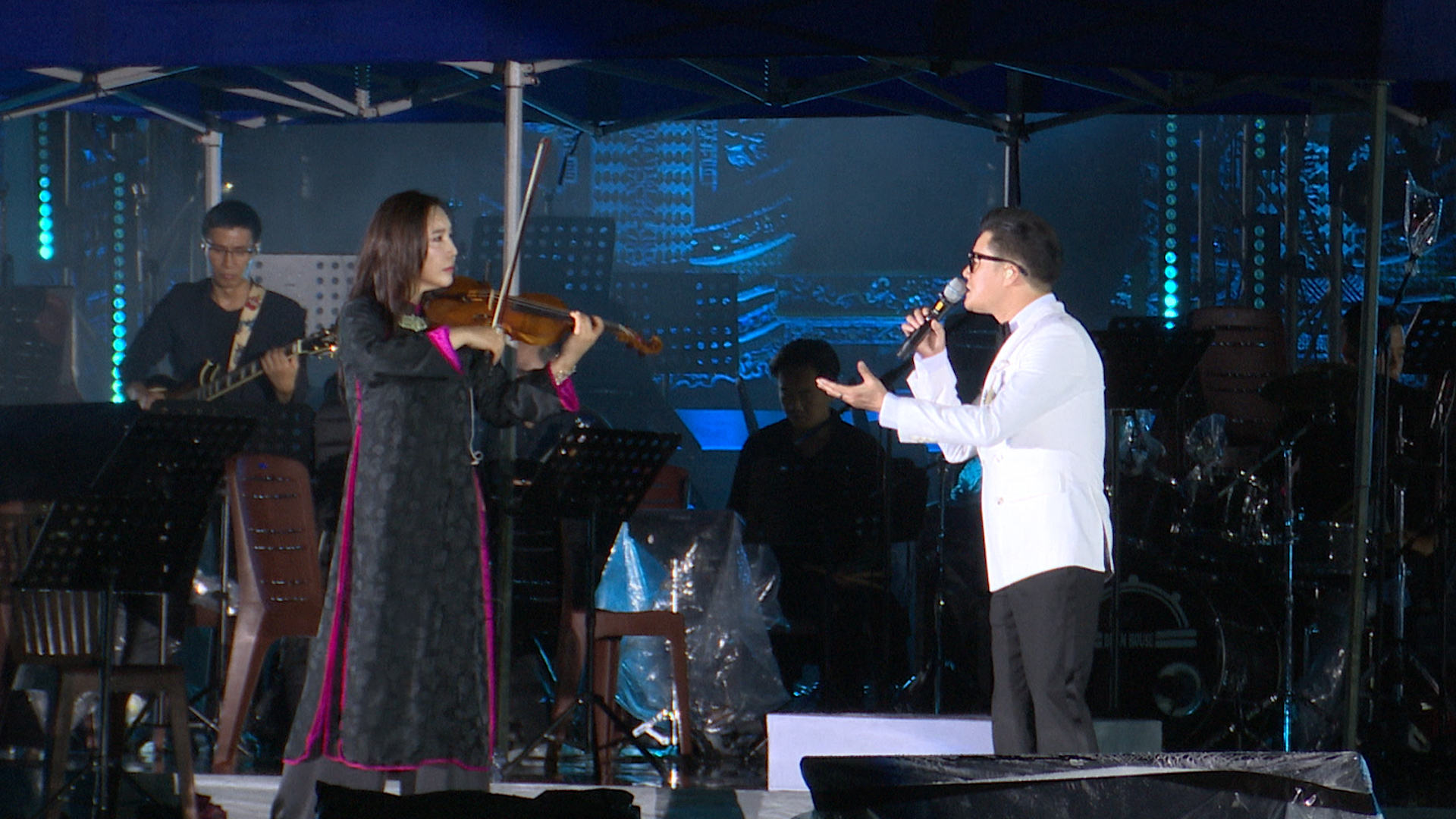 Dialogue of Trinh s Music in Hue Rain