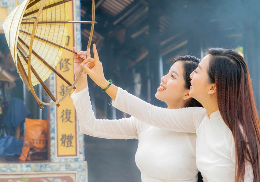 The Ao dai in Hue life