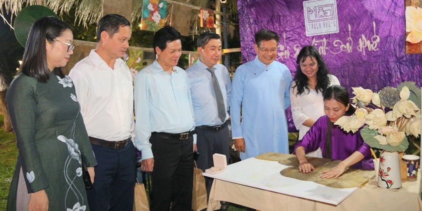 To the Land of the Royal Lotus Hue Lotus Festival commences