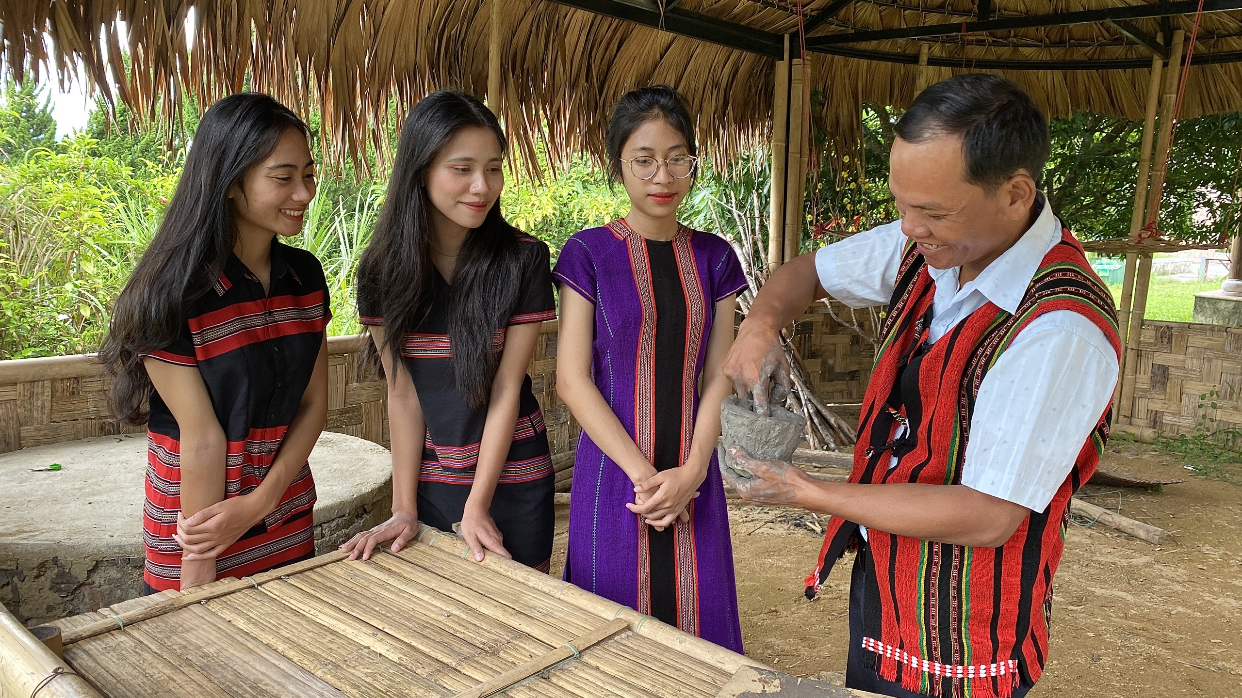 Experience pottery making with the Pa Co People