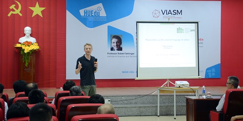 Nearly 200 students ​and trainees received a lecture on advanced Mathematics