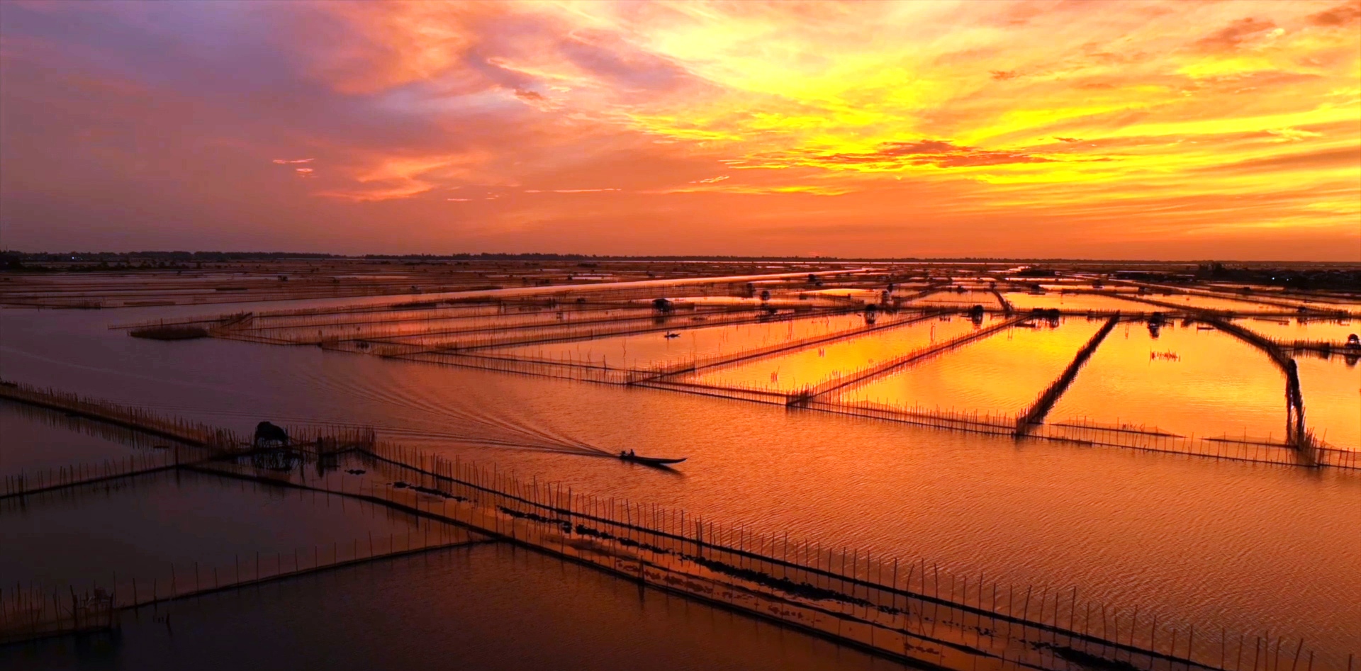 Vibrant Chuon lagoon