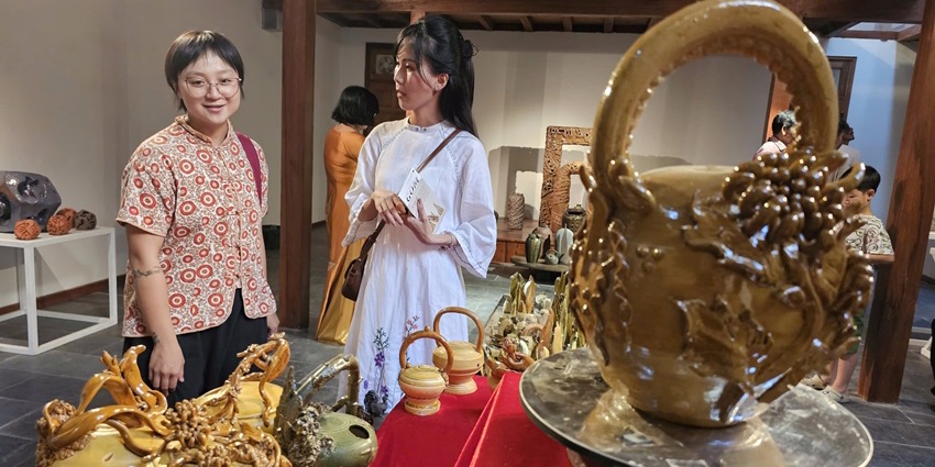 A ceramic reunion of 9 artists