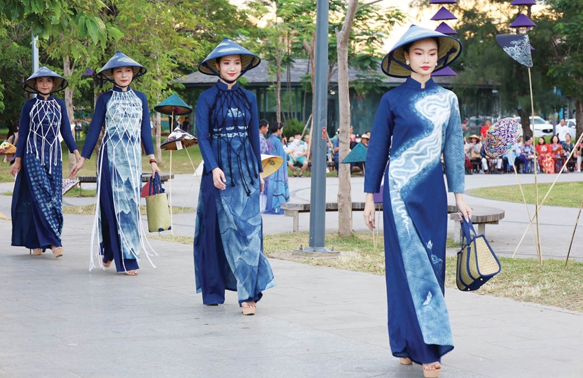 Hue Ao Dai Aims for World Heritage after National Heritage