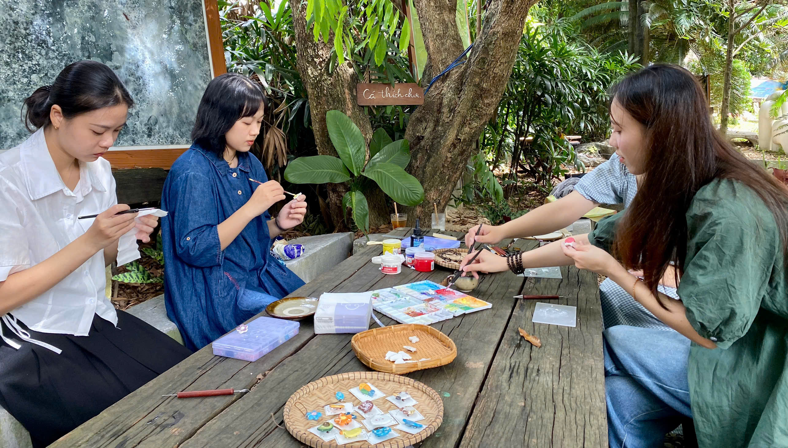 Jewelry from unfired cold porcelain