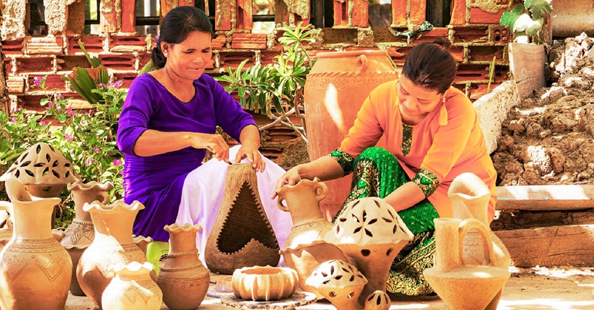 Hue artists  days by the waves of Nha Trang