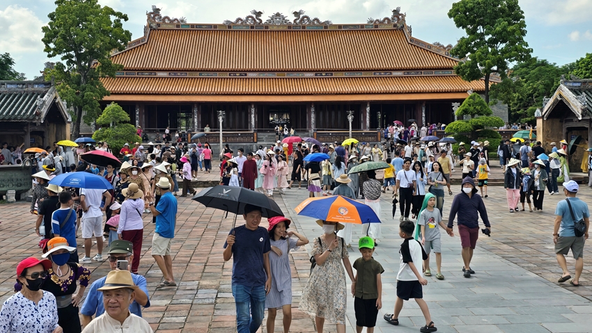 Hue relics attract tourists during September 2nd Holiday