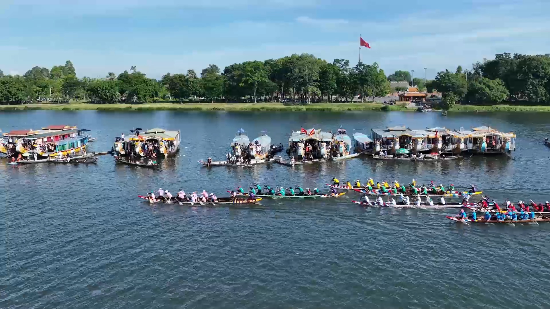 Lively boat race to celebrate National Day