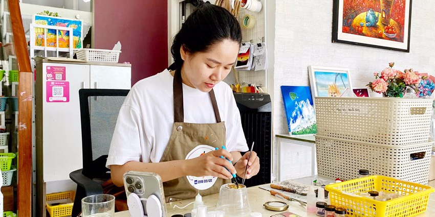 Mesmerizing sequin paintings