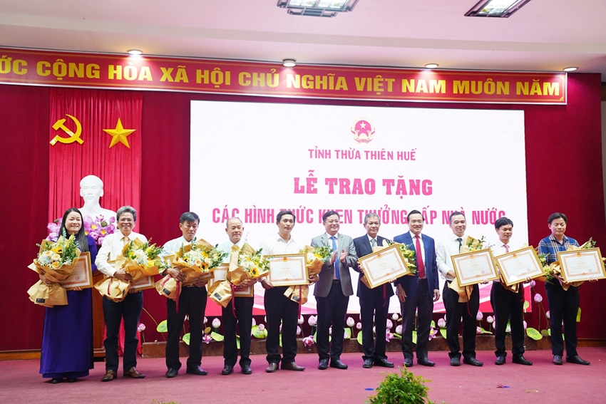 Honoring 10 exemplary citizens of Thua Thien Hue province