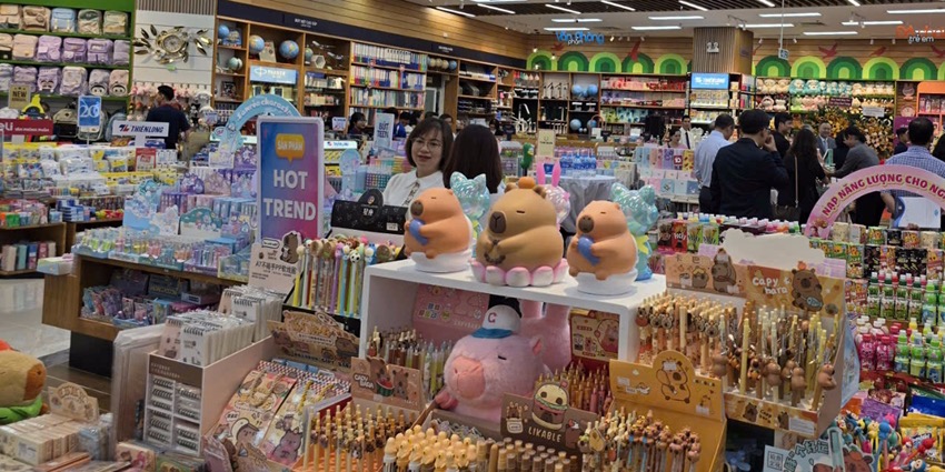 FAHASA Bookstore opens at Aeon Mall Hue