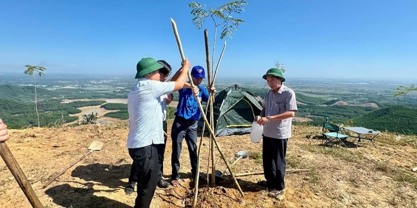 Creating the “Hon Vuon flower road”