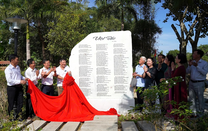 Memorial Site of To Huu received a stele engraved with poem “Viet Bac”