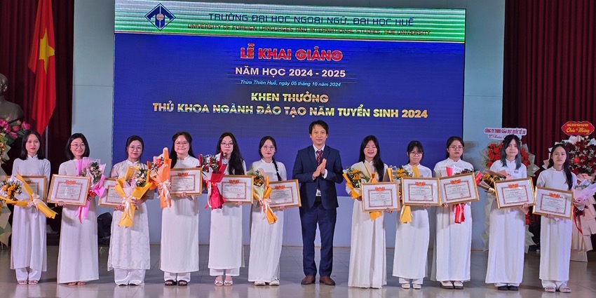 University of Foreign Languages welcomes nearly 1,900 new students