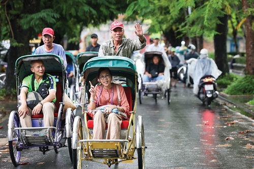 Beautiful Hue under the rain