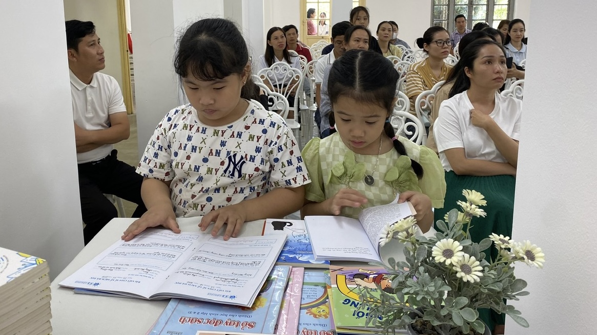 Helping children make friends with books