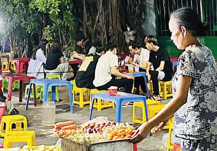 Late-night dining in Hue