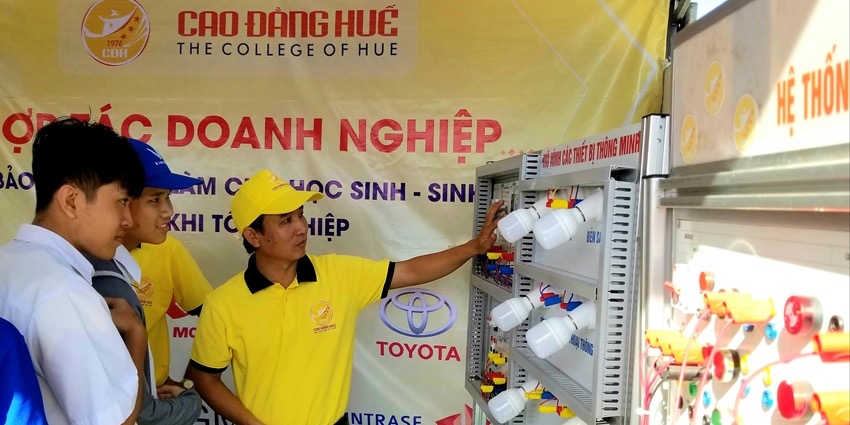 Hosting the conference on “Society and culture in Asia in the digital age”