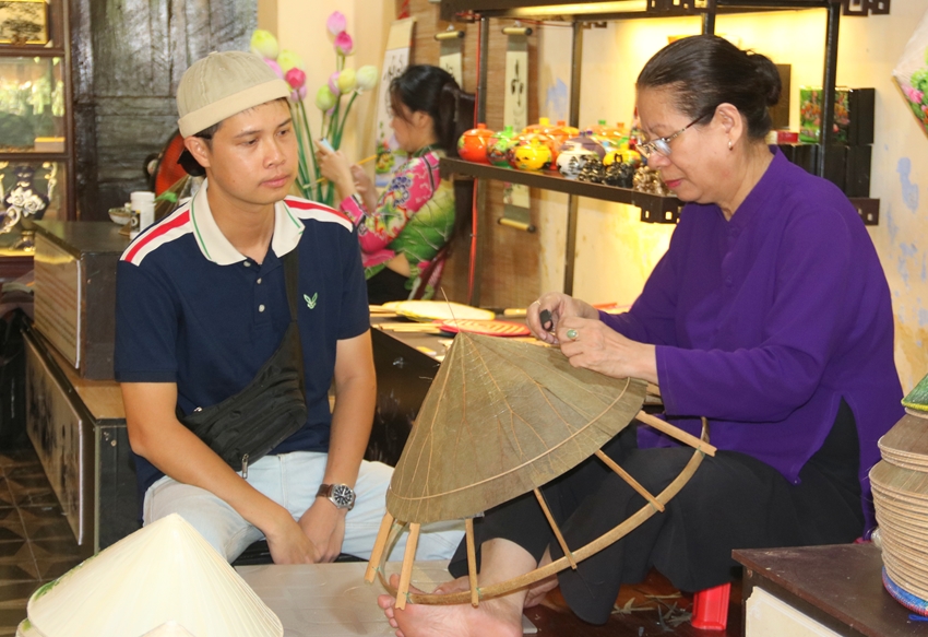 Development of craft village tourism in Thua Thien Hue