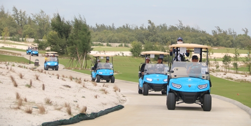 Nearly 100 tourism businesses survey the international-standard golf course in Hue