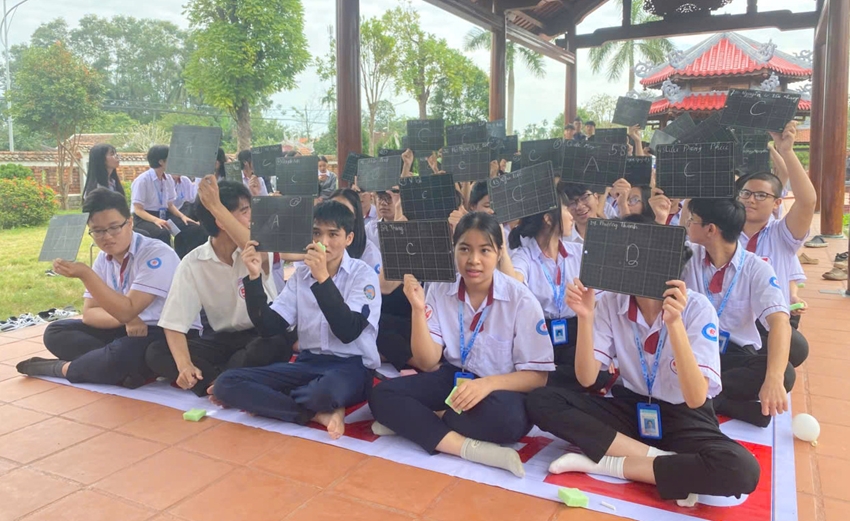 “Ring the Golden Bell” competition commemorates the 104th birth anniversary of the late President Le Duc Anh