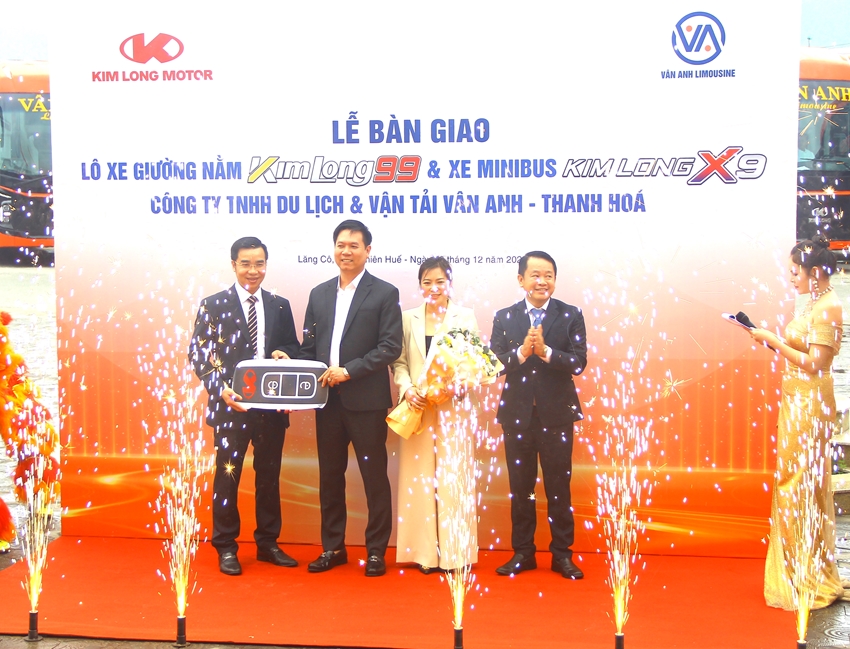 KIMLONG MOTOR Hue hands over 50 first sleeper buses and minibuses