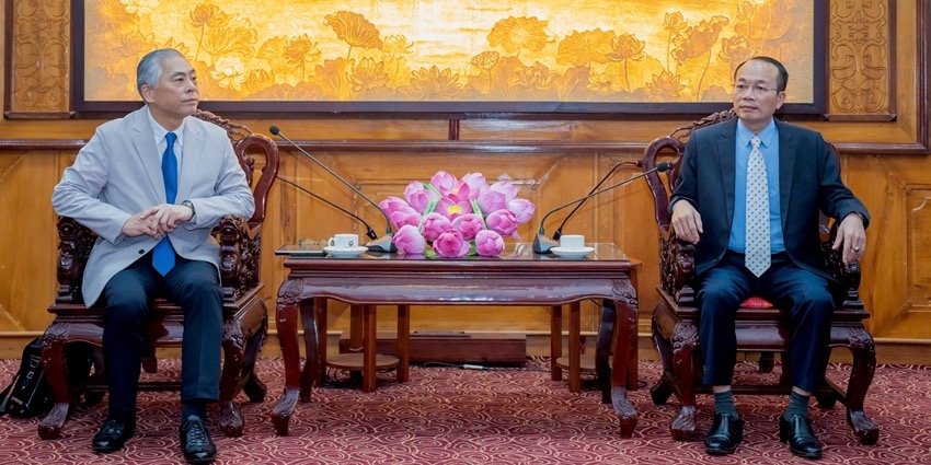 Fast Retailing Group seeks collaboration on developing the fashion industry in Hue