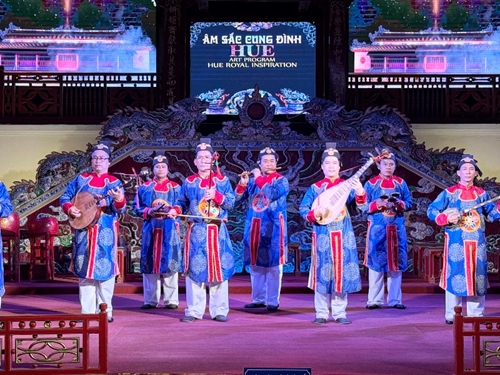 Developing culture and tourism of the Ancient Capital with traditional music