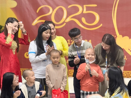 Celebrating New Year with cancer patients