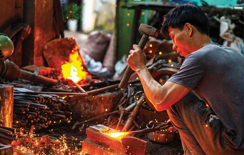 Warmth of forging fire in Bao Vinh